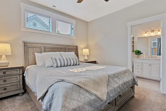 Building Photo - Beautiful 3 bedroom Single Level Home _ Pe...
