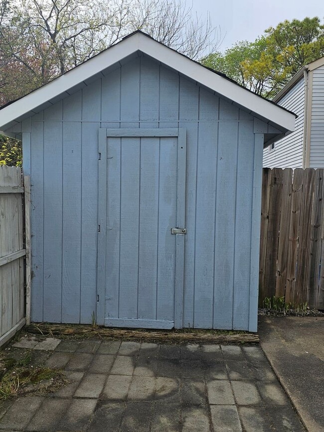 Building Photo - 1337 Vanasse Ct