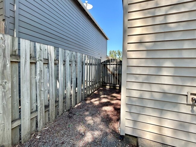 Building Photo - 15612 SW Wintergreen St