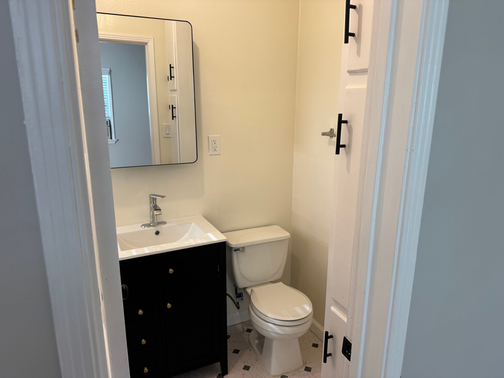 Full Bathroom - 1139 Amoroso Pl