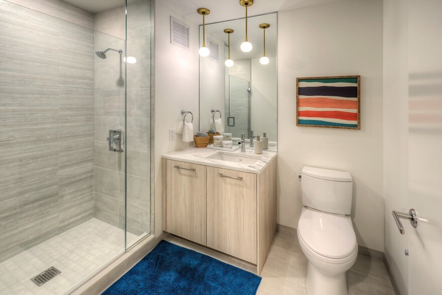 Building Photo - 150 N Desplaines St