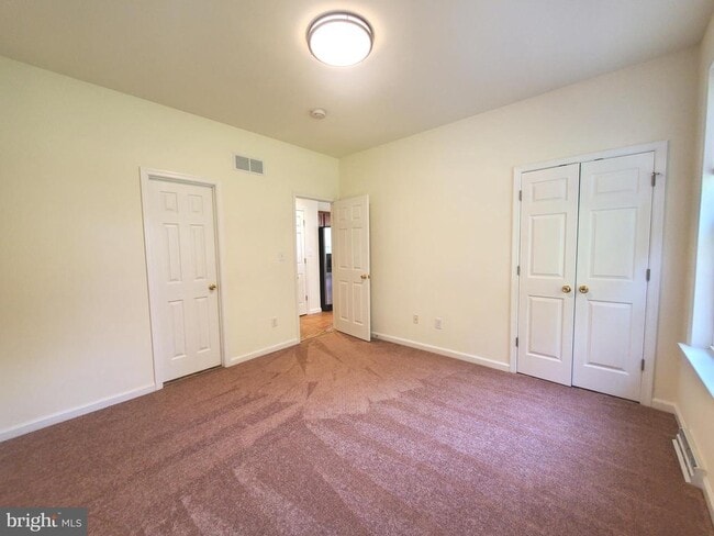 Building Photo - 5 Bandcroft Dr