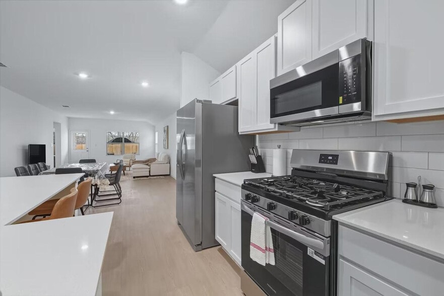 Building Photo - 591 Sormonne Lp