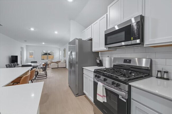 Building Photo - 591 Sormonne Lp