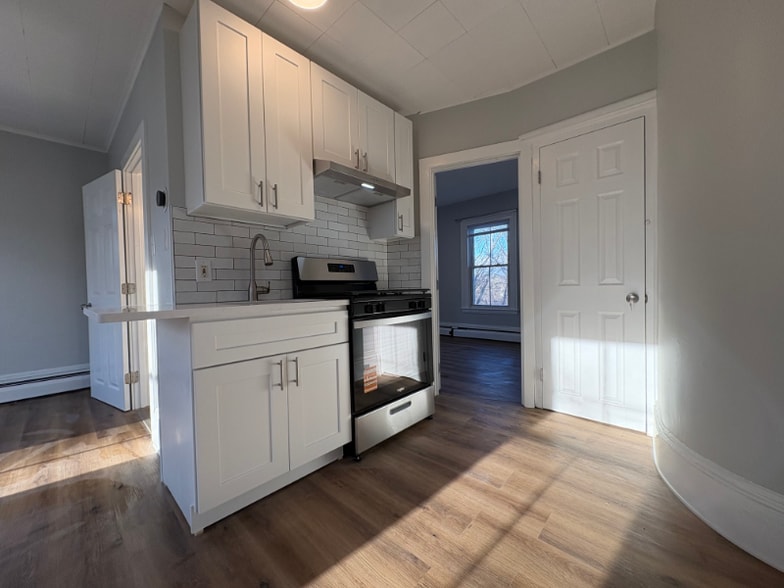 Building Photo - 37-41 Dunstable Rd