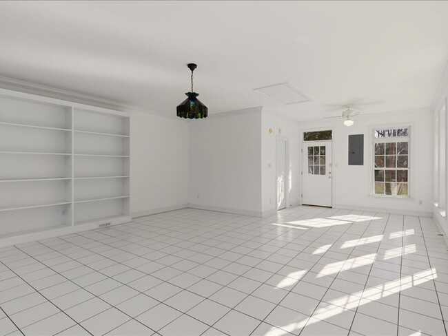 Building Photo - 5320 Baumgardner Rd