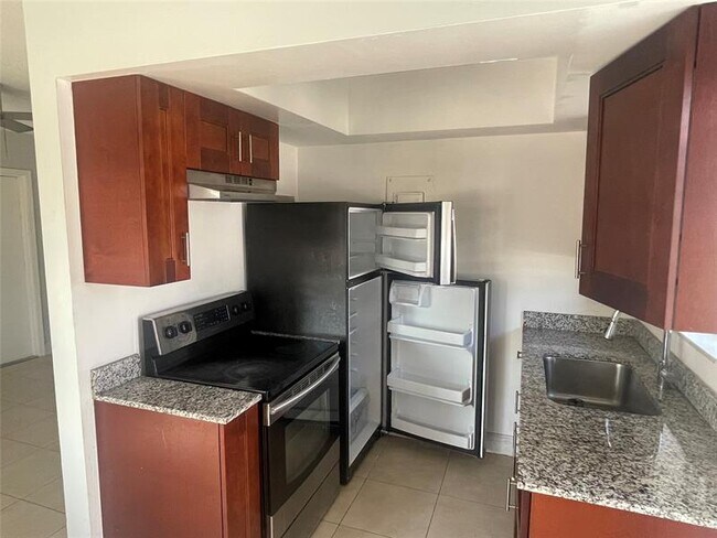 Building Photo - 363 SW 15th St