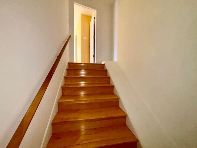 Building Photo - Hemphill Park Gem! 4 Bed/2.5 Bath - Availa...