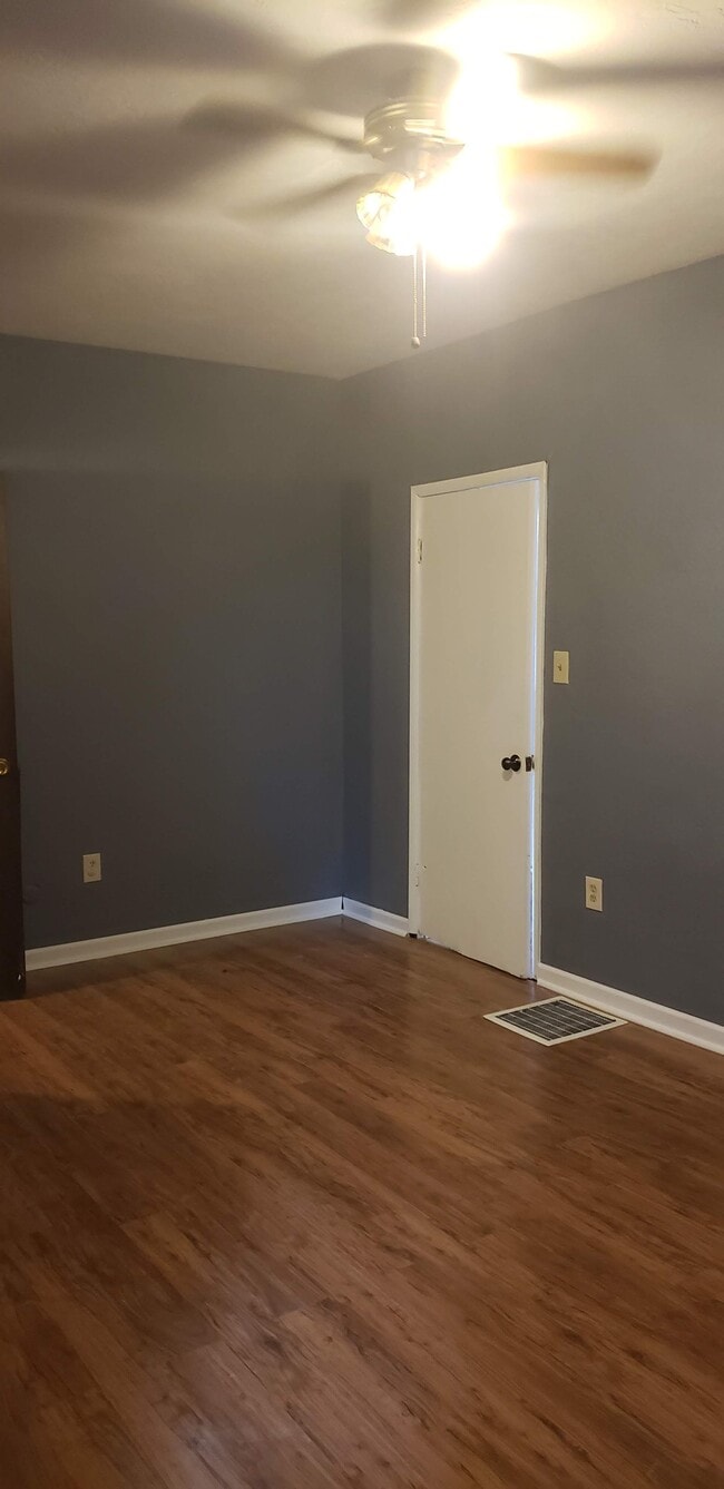 Building Photo - 120 S Graham St