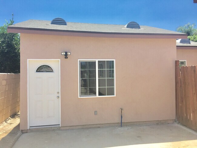 Building Photo - 1046 Laurel Ave