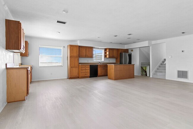 Building Photo - 7810 S Tropical Trail