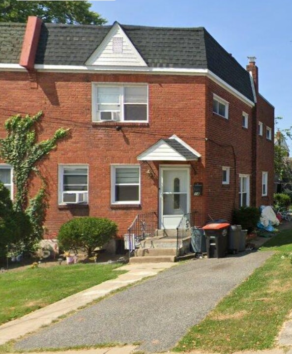 Building Photo - 14 W Parkway Ave