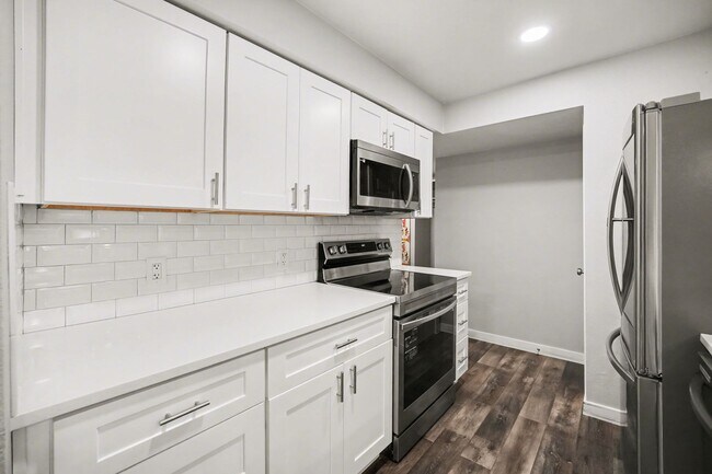 Building Photo - Spacious 1 Bed 1 Bath in the heart of Aurora!