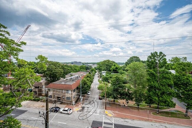 Building Photo - 525 Parkway Dr NE