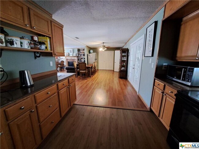 Building Photo - 2308 Lily Dr