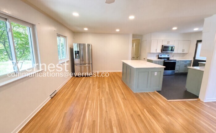 Building Photo - 826 Claremont Ct