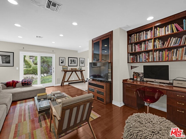 Building Photo - 3835 Sapphire Dr