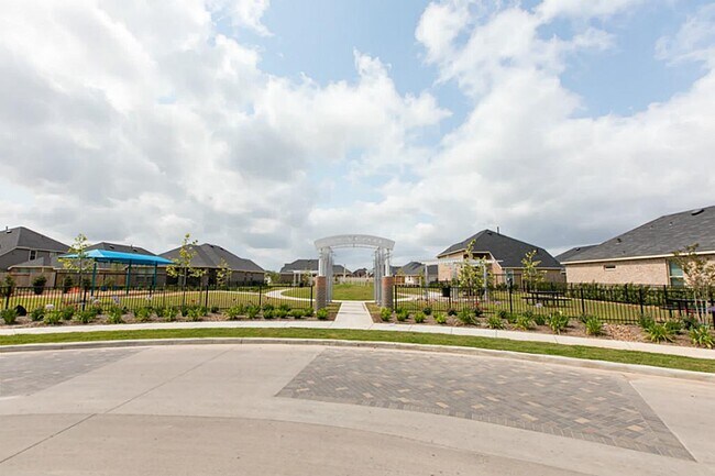 Building Photo - 12111 Parade Park Pl