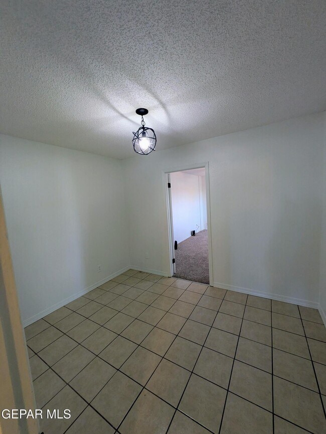 Building Photo - 709 Tays St