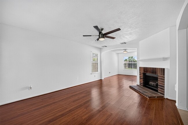 Building Photo - 1806 Oak Ridge Dr