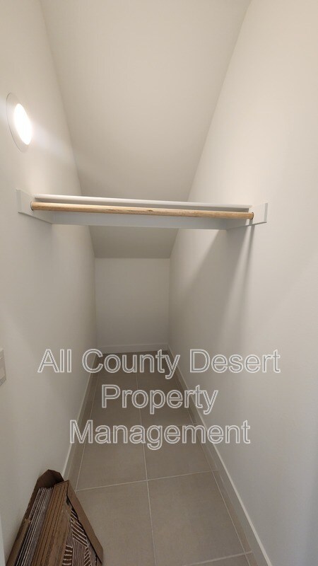 Building Photo - 35944 Randall Ln