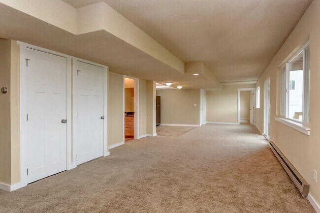 Building Photo - Large 4 Bedroom Edgemoor Home w/ Mother-in-law Suite