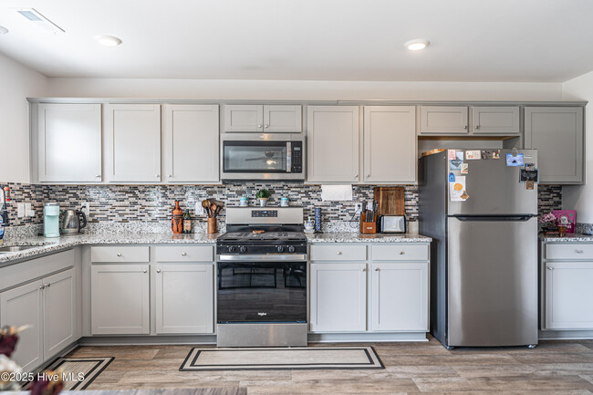Building Photo - 3024 Paradise Way