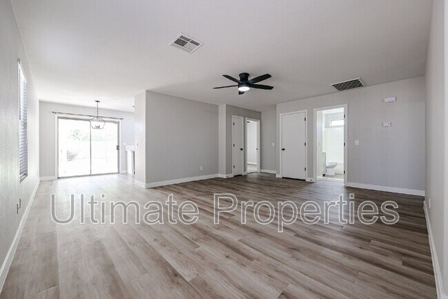 Building Photo - 15008 W Ventura St