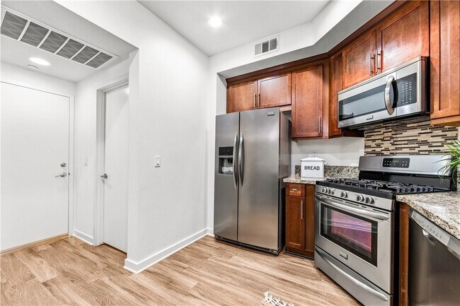 Building Photo - 706 Colorado Cir