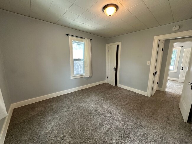 Building Photo - Adorable Three Bedroom Home with Central Air!