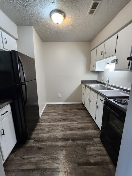 Building Photo - 1105 W Maple St NW