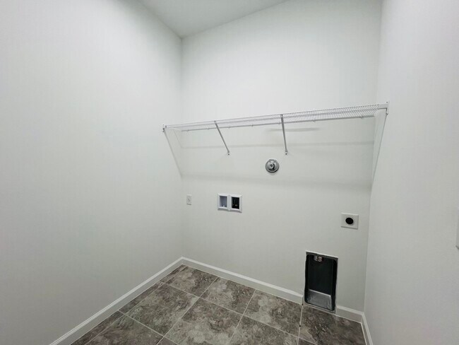 Building Photo - 16411 Powerscourt Dr