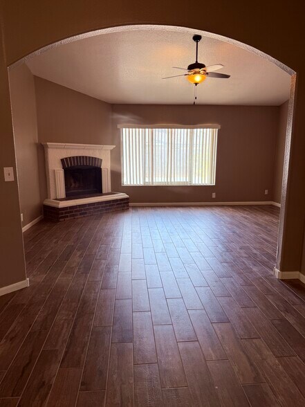 Building Photo - 10243 W Reade Ave