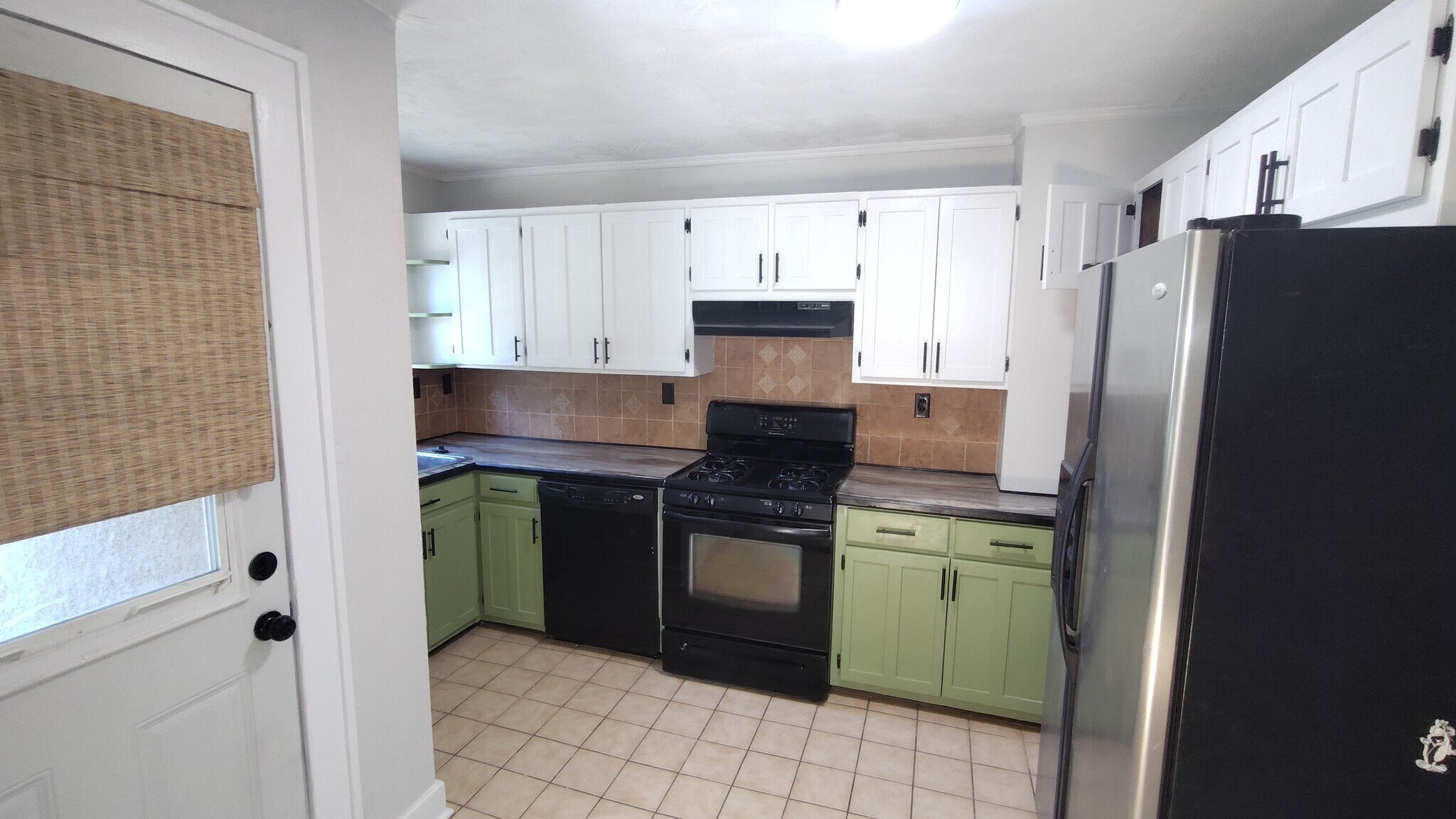 Building Photo - 320 S East St