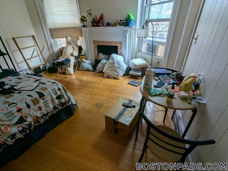 Building Photo - 1063 Beacon St