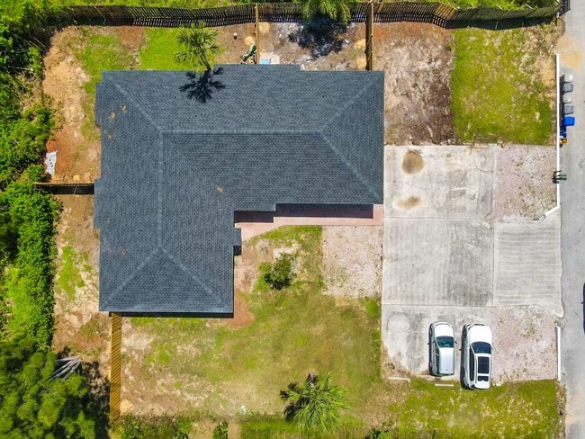 Building Photo - 9370 Hi Dr