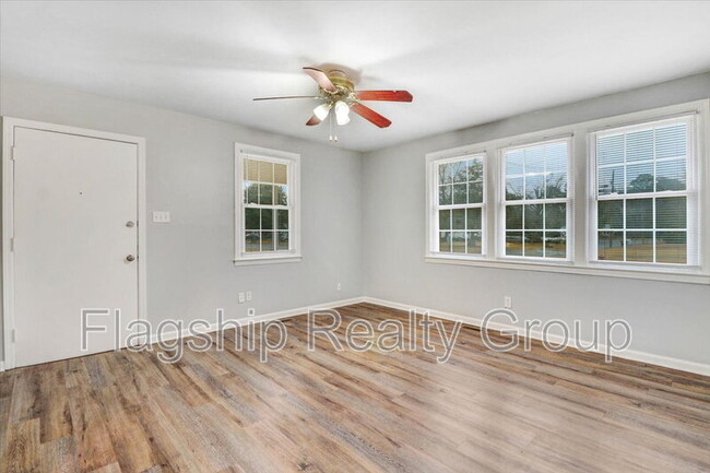 Building Photo - 1305 Robin St
