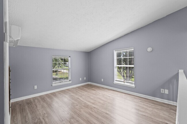 Building Photo - Charming Conway Loft Home – Quiet Country Living!