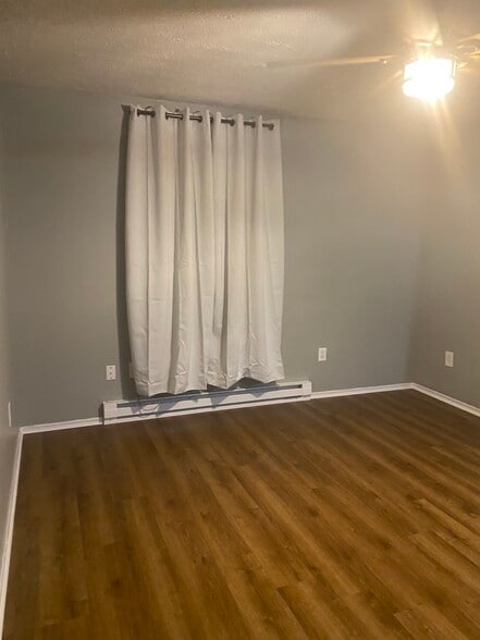 Living room - 224 N Yencer St