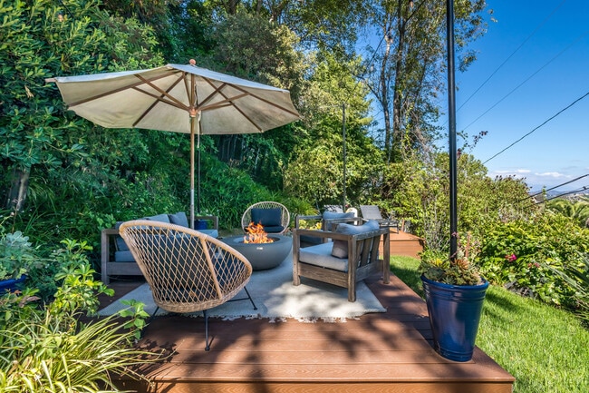 Building Photo - 2385 Sunset Heights Dr