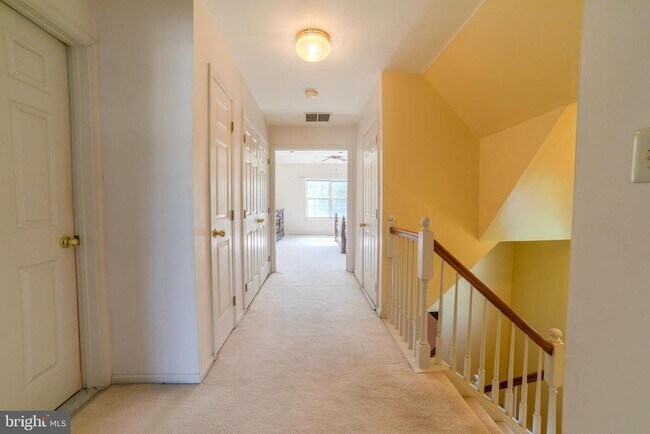 Building Photo - 651 Fawn Cir