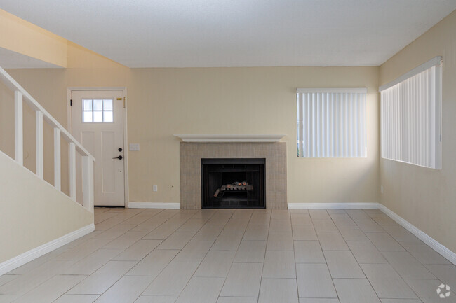 3BR, 2.5BA - 950SF - 450-456 Coronado Ave