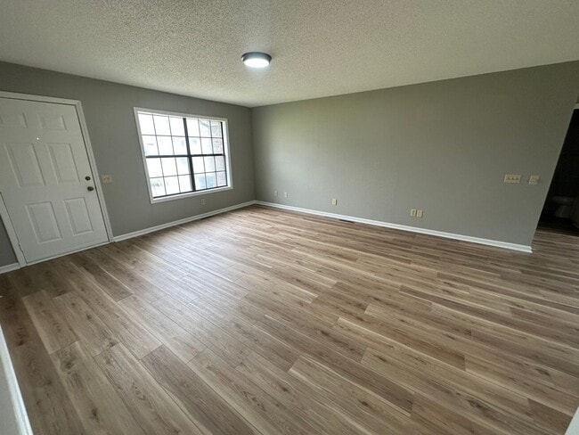 Building Photo - 1007 Northwood Dr