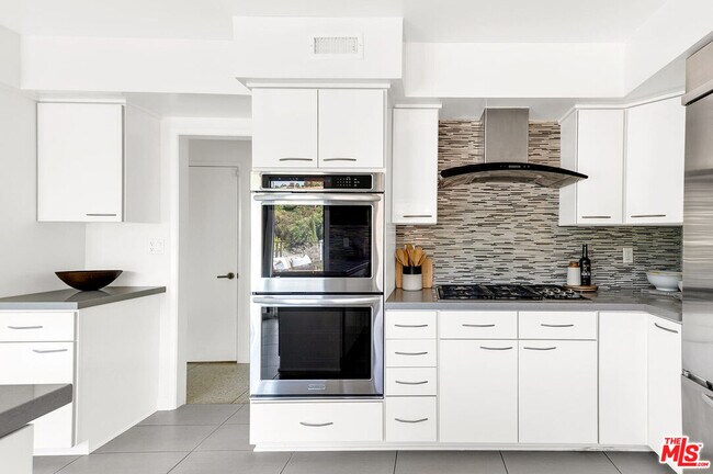 Building Photo - 3360 Ley Dr