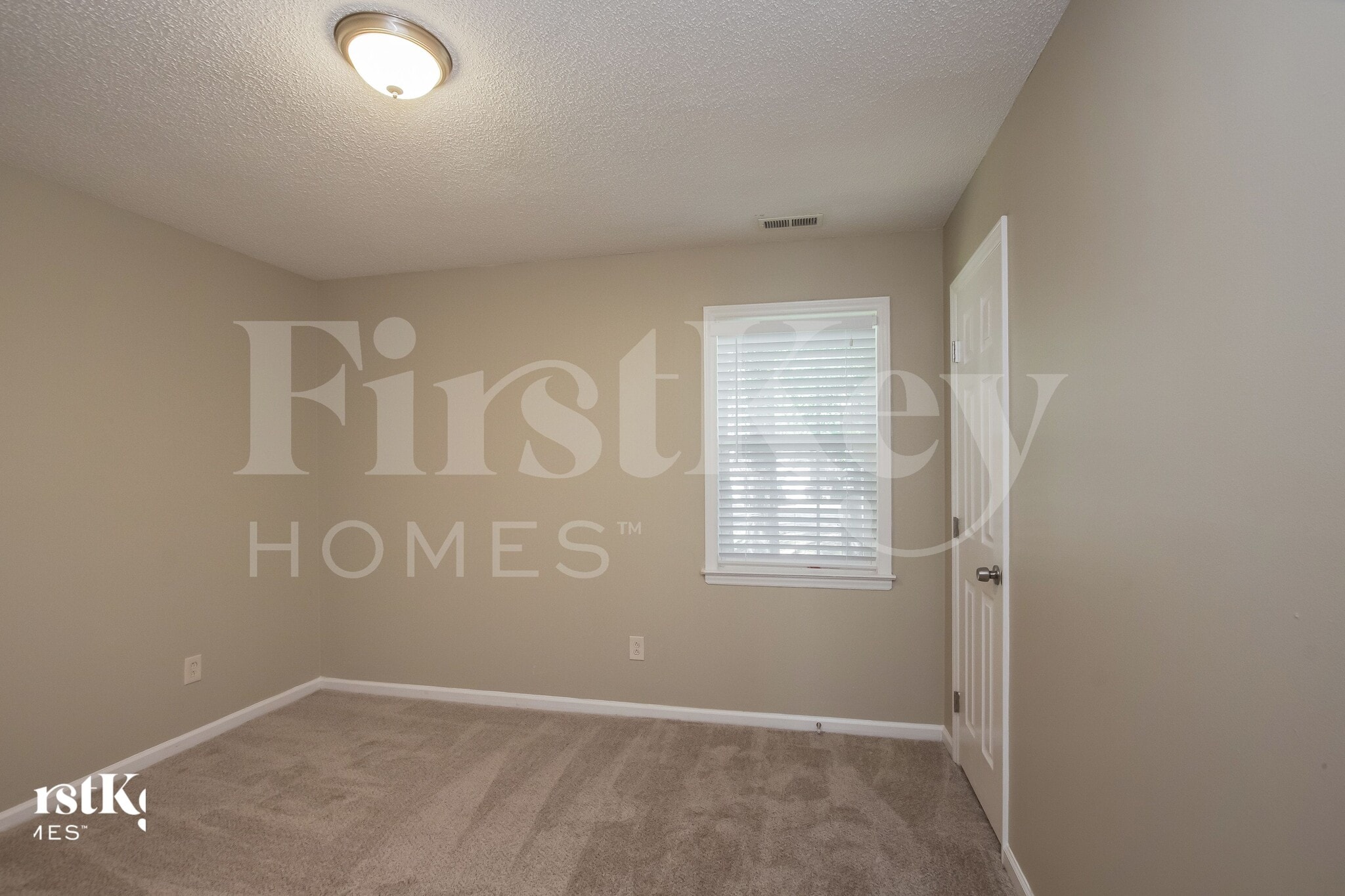 Building Photo - 3204 Faircroft Way