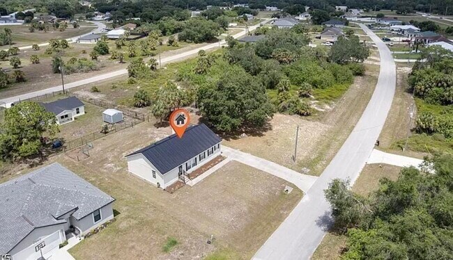 Building Photo - 2010 S Montana Cir