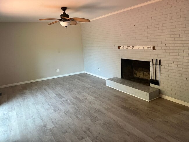 Building Photo - **Spacious 5-Bedroom Home with Modern Upda...