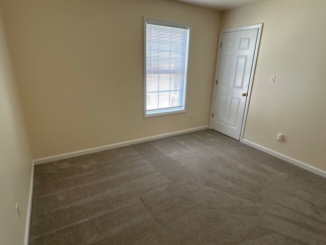 Building Photo - Updated 2 Bed | 2.5 Bath Townhouse in Clayton