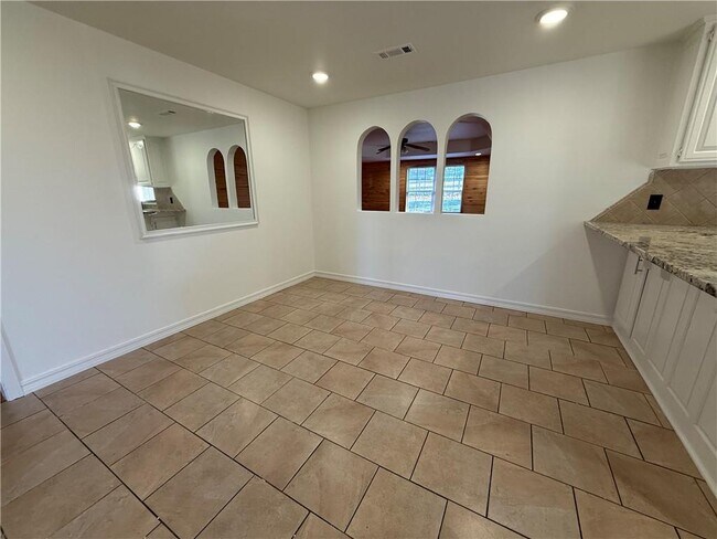 Building Photo - 4093 N 40th St