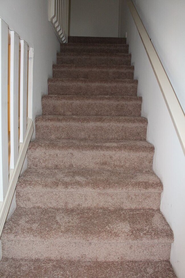 Building Photo - Bright Duplex Minutes Away from Clemson's Campus!